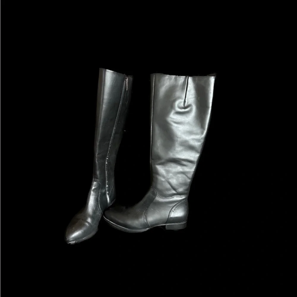 Nine West tall Nicolah Leather Boots, barely used no scuffs or scratches sz 7.5